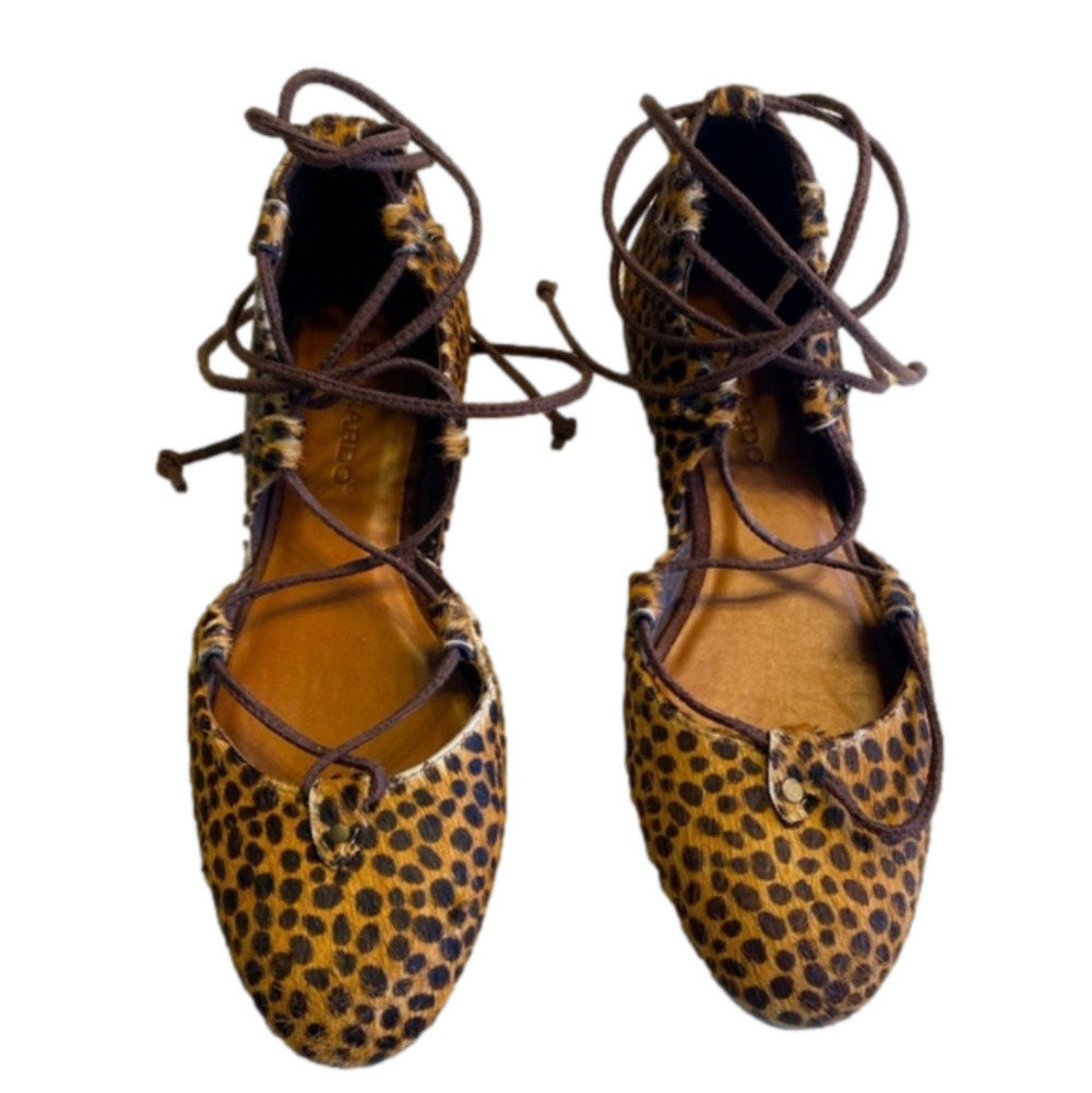 Womens pre-owned wrap around ankle leopard print flats size 6​